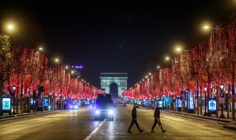Хиляди глоби в новогодишната нощ във Франция - 1