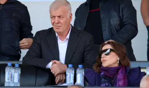 Собственикът на Левски качи Илиана Раева на яхта (ВИДЕО) - 1