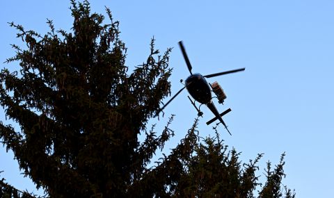 Хеликоптери гасят пожара в берлинска гора  - 1