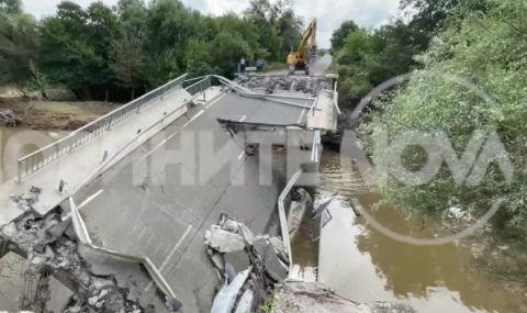 Напълно разрушен е мостът между Царево и Ахтопол. Ще се прави временен мост, по който да се пусне трафика (ВИДЕО) - 1