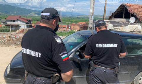 Циганите в Перущица скочиха срещу блокадата - 1