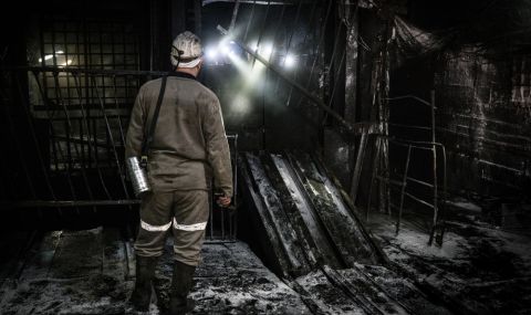 Трима миньори загинаха при срутване в мина в Испания - 1