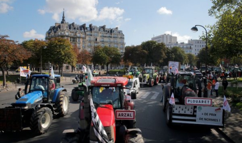 Стотици трактори блокираха улиците на Париж - 1