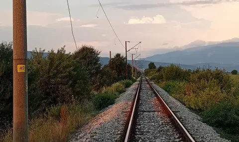 Кражба на електрически проводници спря движението на влаковете между Казичене и Столник - 1