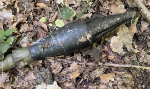 Жена намери базука край София, докато разхожда кучето си - 1
