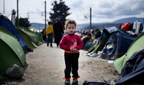 Деца на бежанци тръгнаха на училище в Гърция - 1