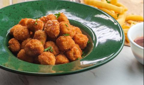 Рецепта за вечеря: Пилешки хапки с пармезанова коричка - 1