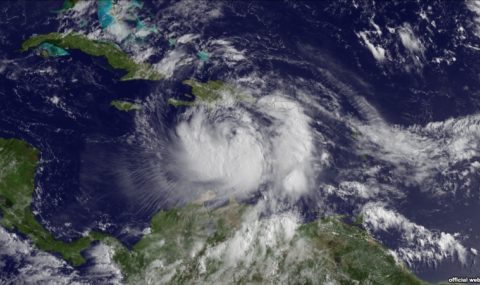 Тропическата буря „Исак” шества из Карибите - 1