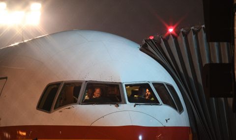 Румънски самолет прибра четирима българи от Кабул - 1