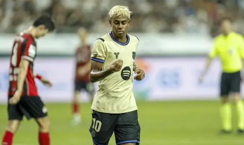 Звездите на Барселона се забавляват с популярна К-pop група в Южна Корея - 1