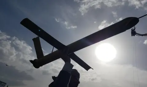 За първи път в историята: Украйна свали руски изтребител Су-30 с морски дрон - 1