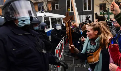 25 000 души протестираха в Германия срещу крайнодесния екстремизъм - 1