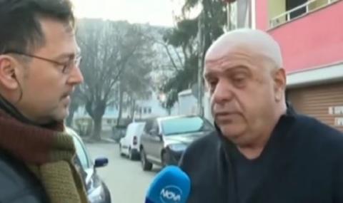 Бизнесмен паркира колата си върху уличен кран, за да не му спрат водата - 1