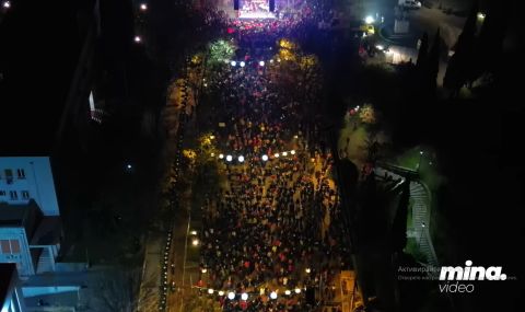 Протест с искане за предсрочни избори събра хиляди хора в Подгорица - 1