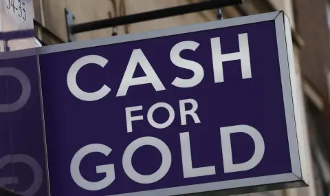 Gold above $4,000 an ounce for the first time  - 1