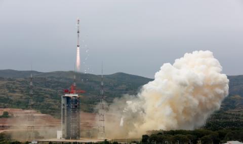 Китай изпрати в орбита два спътника - 1