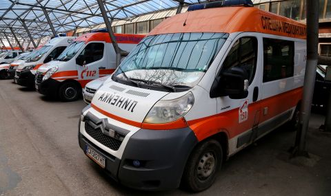 Пожарна и Бърза помощ на крак заради аварийно кацане на Летище София - 1
