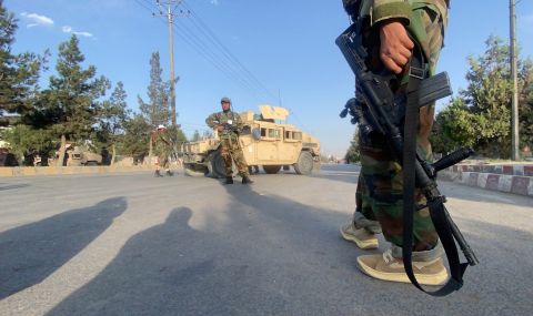 Бързо сдаване на летището в Кабул планират САЩ и талибаните - 1