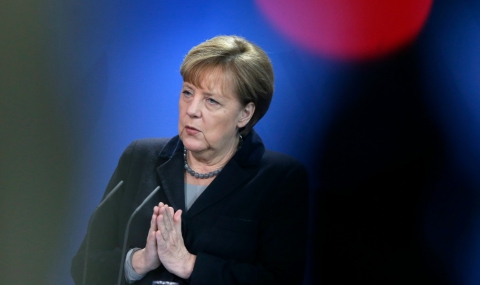 Меркел обмисля по-строги закони за бежанците - 1