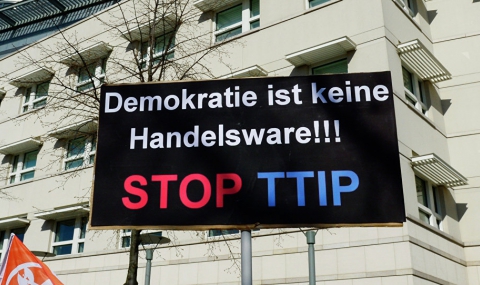 Хиляди излязоха на протест в Берлин срещу трансатлантическото споразумение - 1