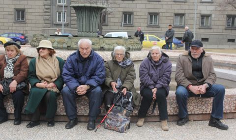 От 1 януари се повишават изискваните възраст и стаж за придобиването на пенсия - 1