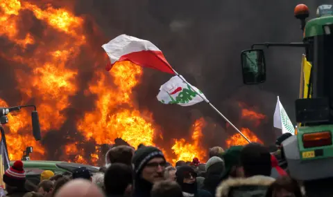 Belgian farmers block highways and roads - 1