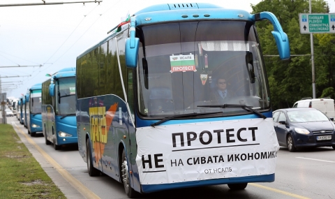 Автобусните превозвачи протестираха (Снимки) - 1