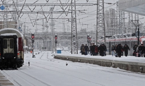 С над 200 минути закъснение се движат влаковете за Варна снимка #5