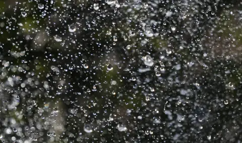 Шофьор блъсна друг и отнесе 7 бетонни кола от магистрала „Тракия“ - 1