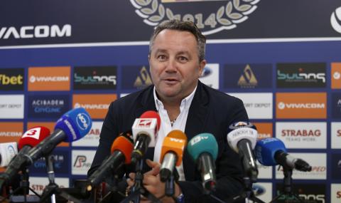 Славиша Стоянович гледа играчи на Олимпия Любляна - 1