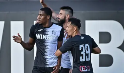 Локо Пд остава в елита след категоричен успех в баража - 1