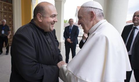 Отец Румен Станев пред ФАКТИ: Това е нова служба в България, досега не сме имали помощен епископ - 1