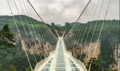 Най-дългият мост със стъклен под беше открит във Виетнам (СНИМКИ) - 1