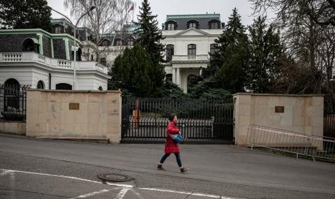 Преименуваха на „Борис Немцов“ площада пред посолство на Русия - 1