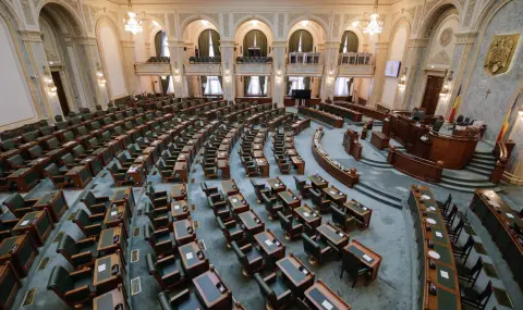 The man who started a fire in the parliament in Bucharest yesterday has been arrested  - 1