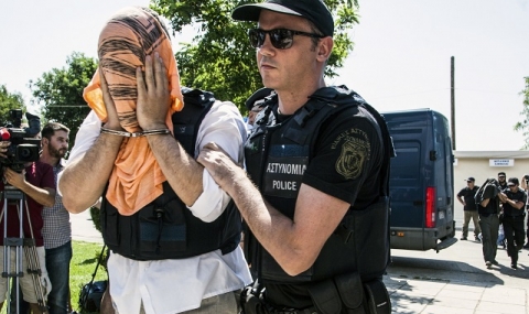 Гръцки съд разреши екстрадицията на трима от турските военни - 1