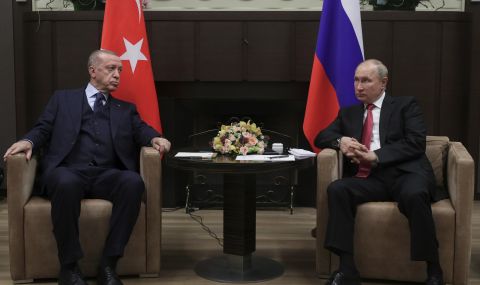 Странни движения на Путин с краката по време на срещата му с Ердоган смутиха наблюдателите - 1