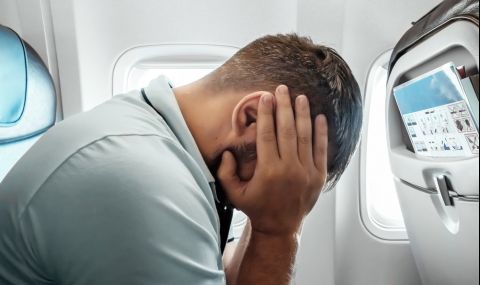Мистериозни звуци - между стенание и повръщане - сащисаха пътниците в самолет (ВИДЕО) - 1