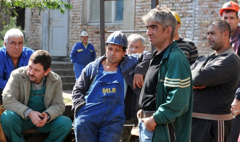 Бургаските миньори прекратиха протеста, заплатите им са преведени - 1
