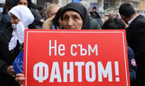 Garmen and Yakoruda protested against Kiril Petkov in front of the parliament  - 1