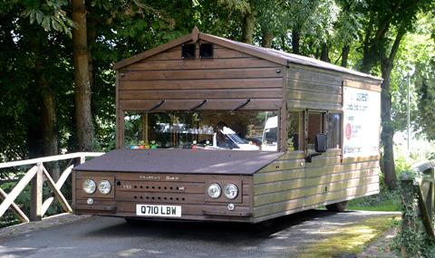 Най-бързото бунгало в света - 1