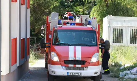 Пожар пламна близо до Карнобат - 1