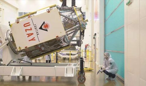 Отлага се стартът на първия турски наблюдателен сателит - 1