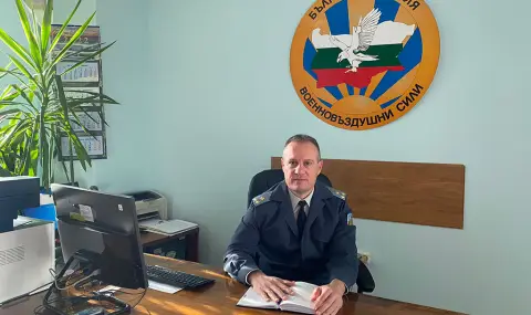 Радев дава висше офицерско звание на български военнослужещ  - 1