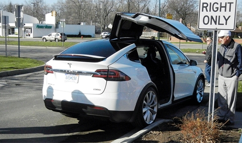 Ford брои $212 хил. за употребявана Tesla Model X - 1