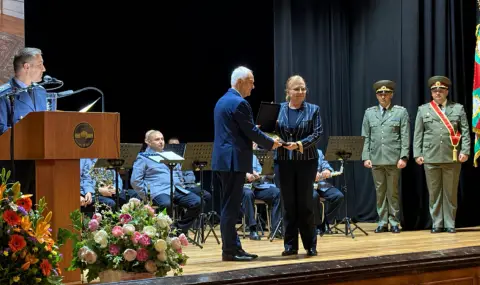 Поредно отличие за УниБИТ в сферата на отбраната и сигурността – Запрянов удостои висшето училище с Плакет (СНИМКИ) - 1