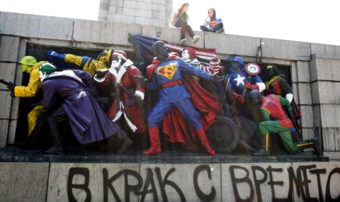 Изрисувалите паметника на Съветската армия: Изобразихме българската политика - 1