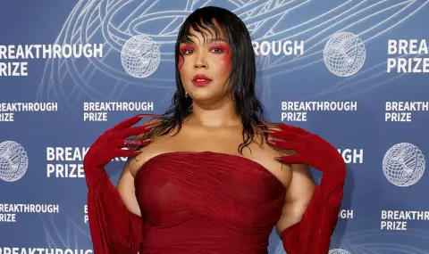 Лизо показа, че е свалила близо 30 кг. в мини рокля (СНИМКИ) - 1