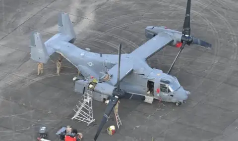 Американски конвертоплан Osprey кацна аварийно в Япония - 1