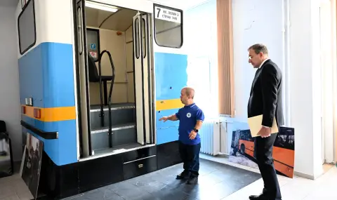 Гуцанов посети Центъра по въпросите на малките хора в България - 1